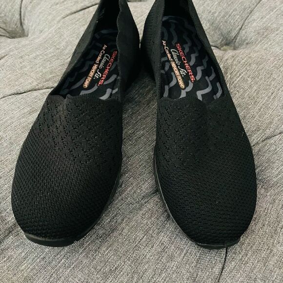 Skechers Classic Fit Memory Foam Slip On Size 9.5 - Picture 5 of 7